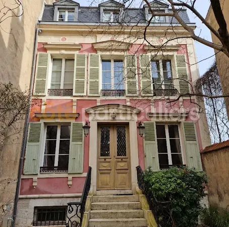 Maison 9 pièces 247 m²