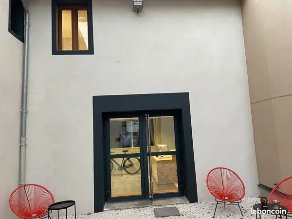 Bureaux 15 à 90 m² - Centre Clermont, cour & terrasse
