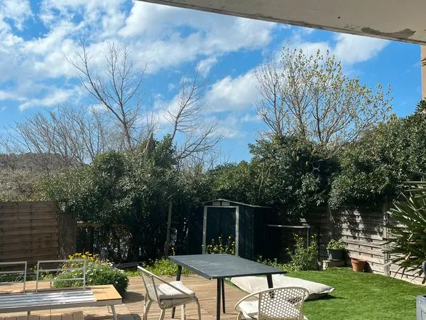 T2 56 mètres carrés avec grand jardin et terrasse 13009