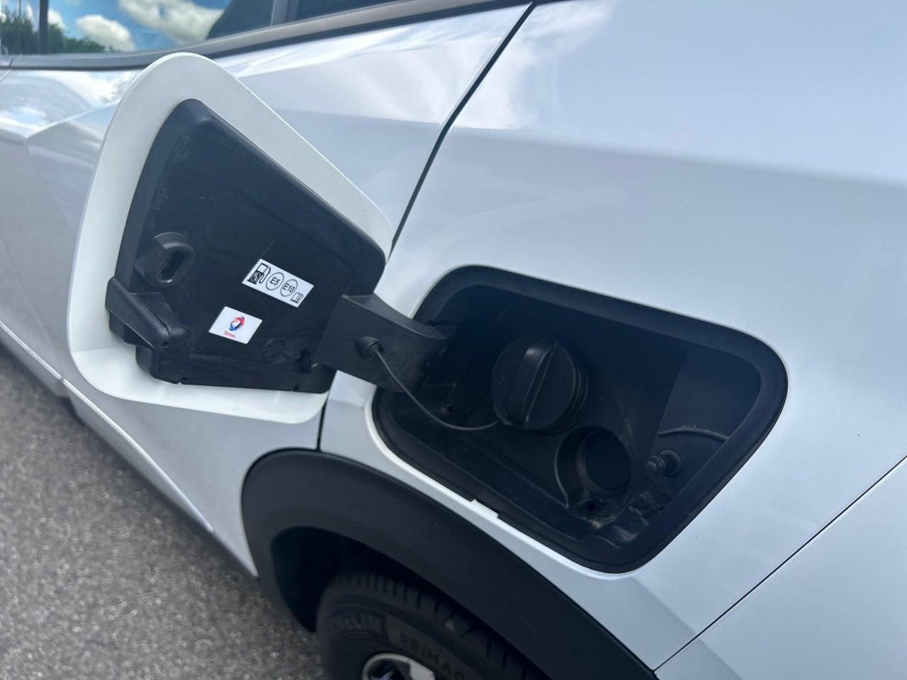 Peugeot 2008 1.2 puretech 130ch s&s allure — photo 12