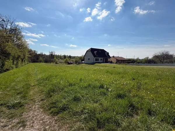 Terrain 2835 m²