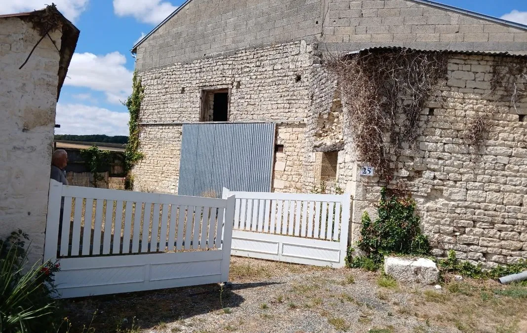 Photo 1