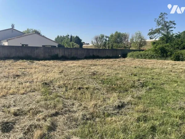 Terrain 900 m²