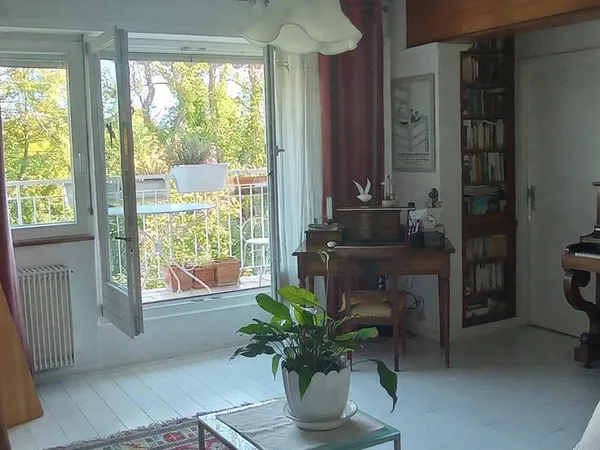 Beau T4 dans cadre verdoyant + balcon + cave