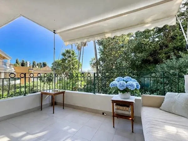Studio avec terrasse à deux pas de la mer — Saint-Jean-Cap-Ferrat