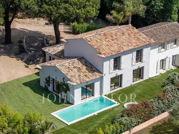 Villa 6 pièces 300 m²