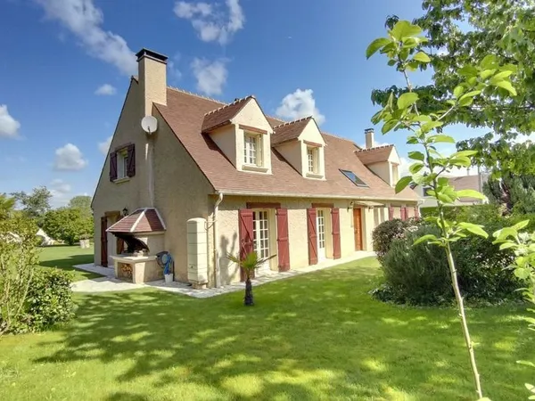 Villa 8 pièces,6 chambres, piscine, dépendance