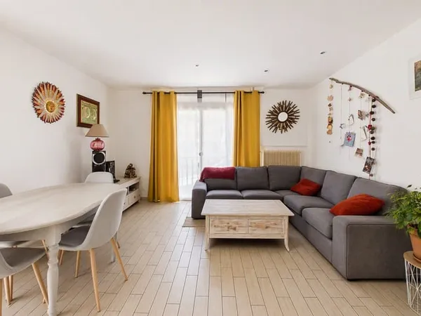 Cambo-les-Bains - T3 avec terrasse au coeur du centre-ville