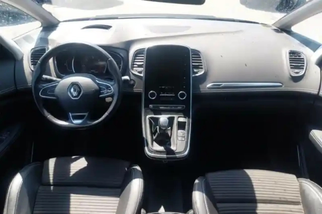 Renault Scenic blue dci 150 — photo 9