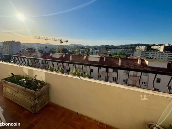 Toulon - Quartier Brunet - Faux T3 Sans vis à vis