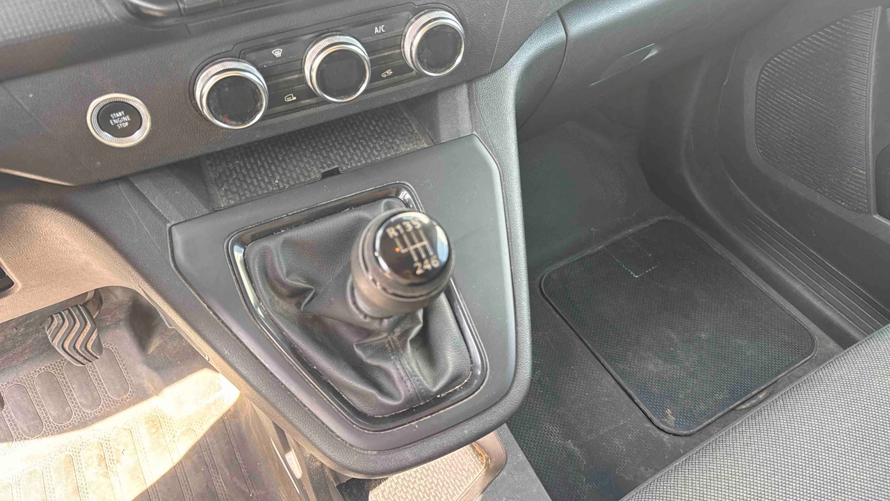 Renault KANGOO VAN FG TOLE BLUE DCI 95 L1 GSR2 — photo 16