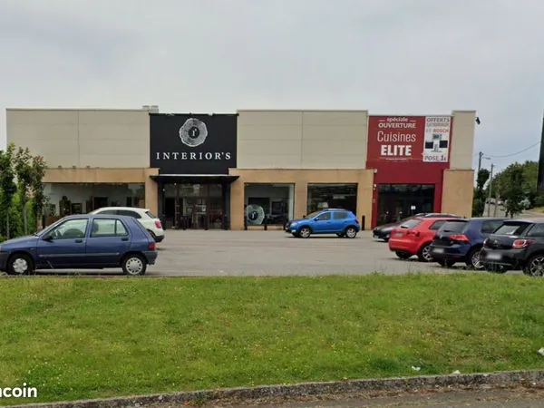 Local commercial 853 m² COIGNIERES