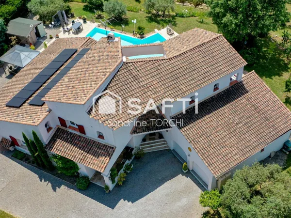 VILLA 206 M²- PISCINE À DÉBORDEMENT-TERRAIN 4130M²