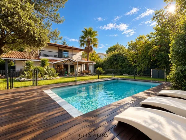 Villa 6 pièces de 156m2 sur une parcelle de 770m2