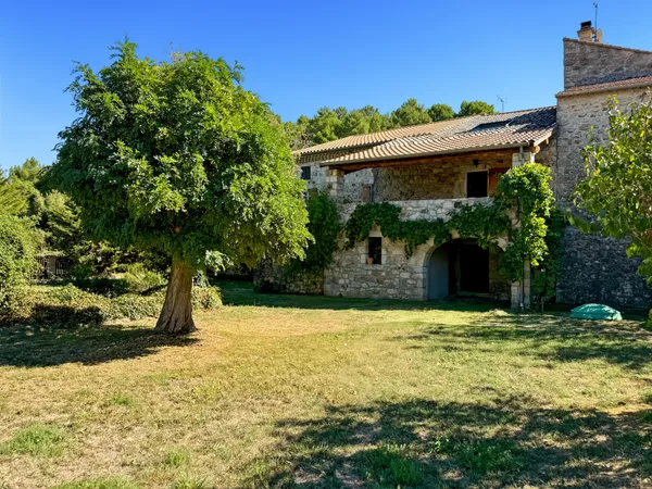 Authentique Maison de Famille Ardéchoise en Pierre 5 Chambres Terrain Arboré Constructible Caves Voû