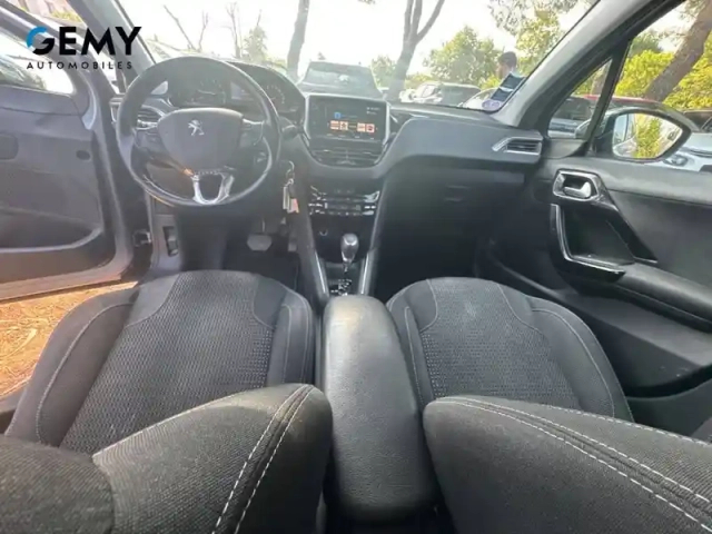 Peugeot 208 puretech 110ch s&amp;s eat6 — photo 8