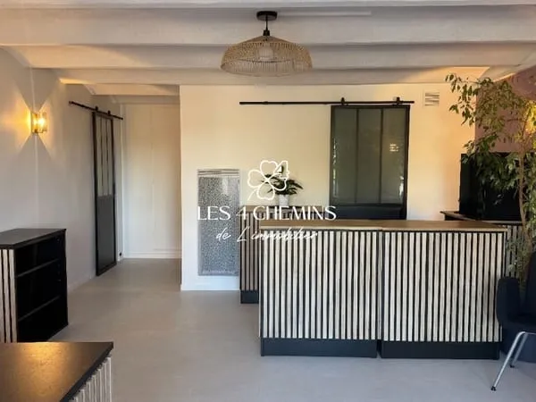 Local professionnel rénové avec parking - 60m2 à Peynier