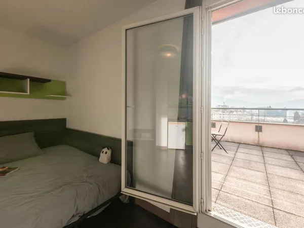 T1 meublé et équipé en résidence étudiante / terrasse