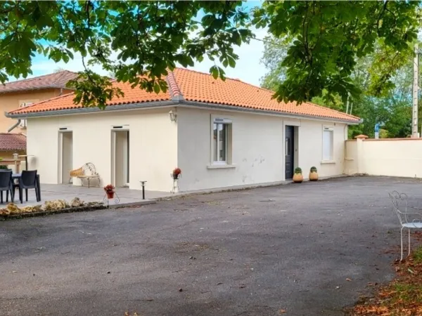 ​Maison de plain-pied sur un parc arboré de 3 650 m² avec terrasse - Proche Lac de Sède à Saint-Gaud