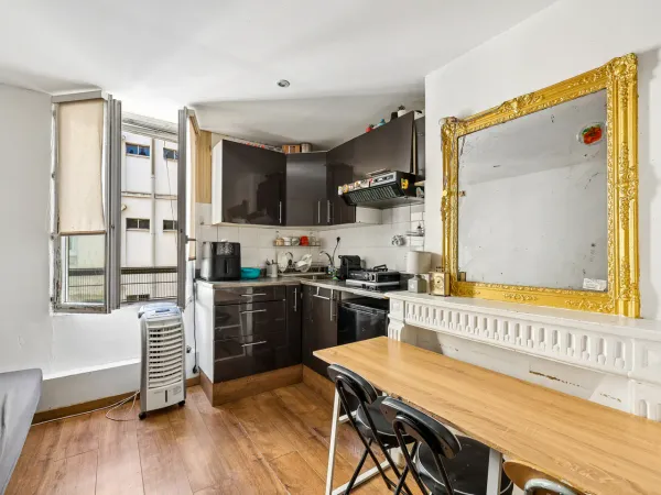 Paris IV - Ensemble immobilier de 42 m² à fort potentiel - Hôtel de Ville