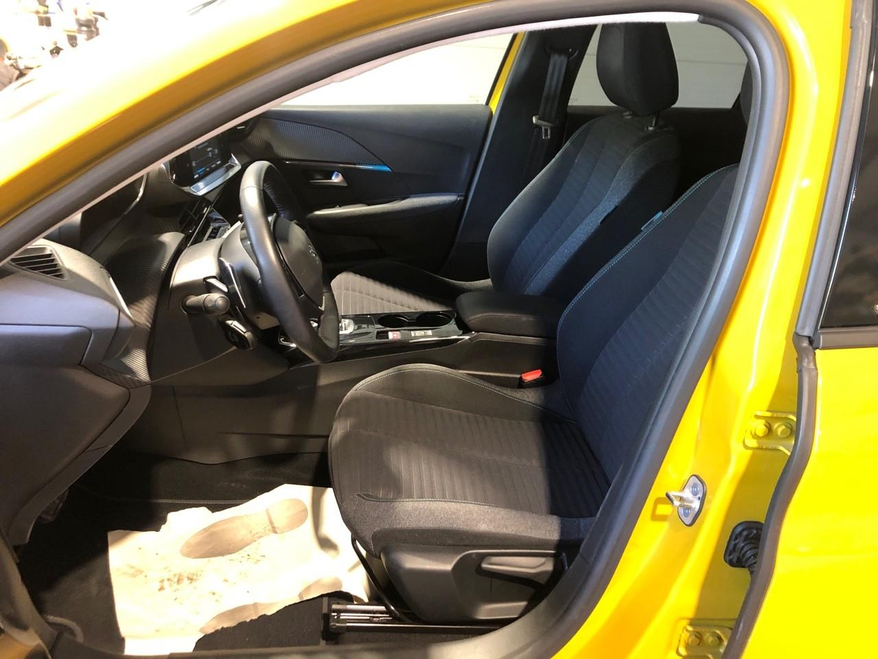 Peugeot 208 puretech 100 s&s eat8 style — photo 9