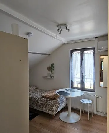 Studio meublé équipé — 11,5m²