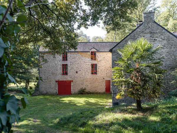 ANCIEN MOULIN RENOVE A DEUX PAS DES COMMERCES