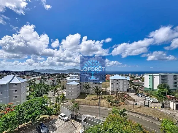 A vendre : Appartement T3 avec vue mer sur Schoelcher
