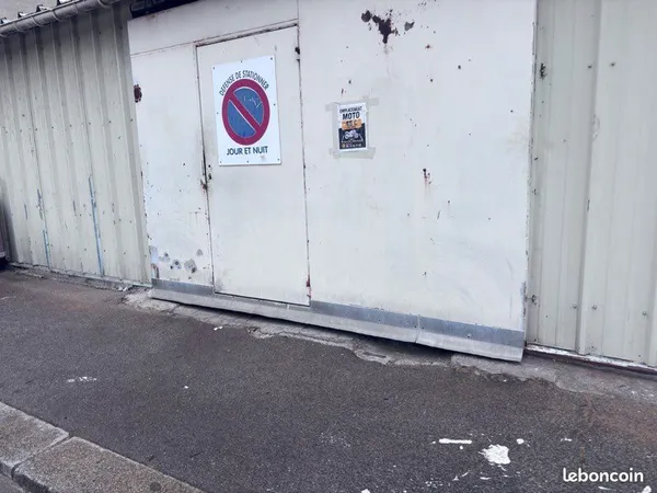 Emplacement de stationnement à louer