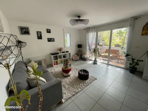 Appartement T3 avec balcon et 2 places de parking