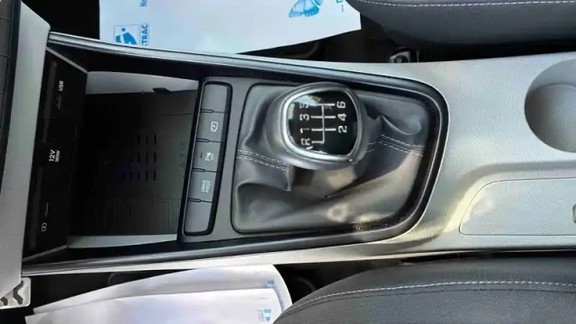 Hyundai Bayon 1.0 t-gdi 100 hybrid 48v — photo 31