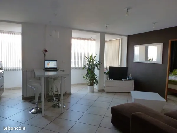 Appartement. 2 pièces. Meublé . Etage 1