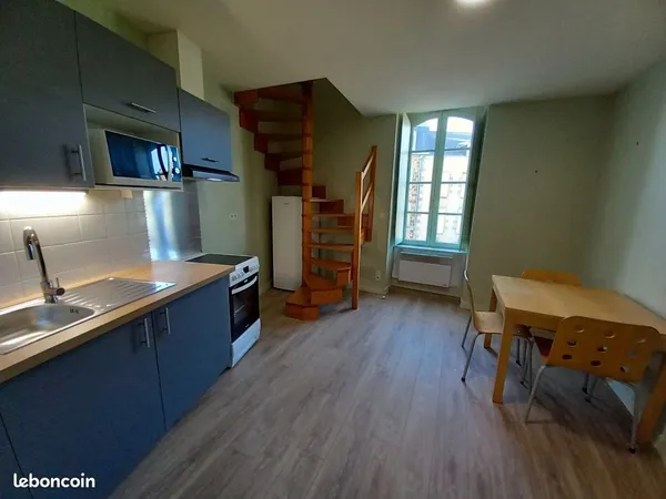 🏠 À LOUER - DUPLEX MEUBLÉ 35 m² - CENTRE-VILLE D'ERNÉE