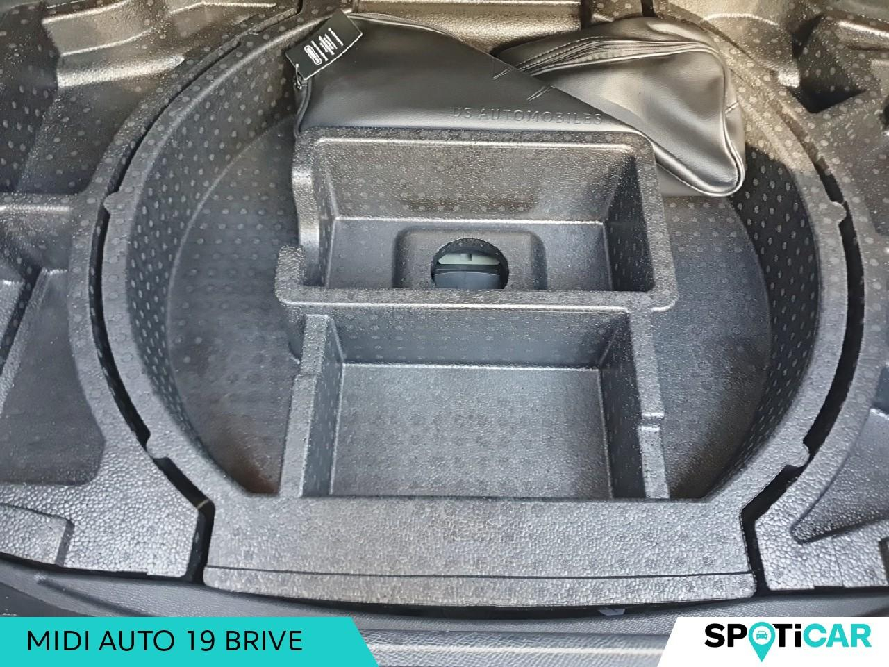 Ds Ds 4 bluehdi 130ch etoile automatique alcantara sieges — photo 13