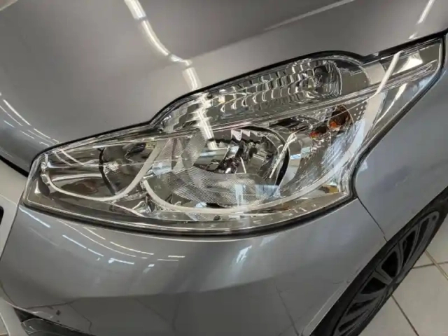 Peugeot 208 1.2 puretech 68ch e6.c like 5p — photo 3