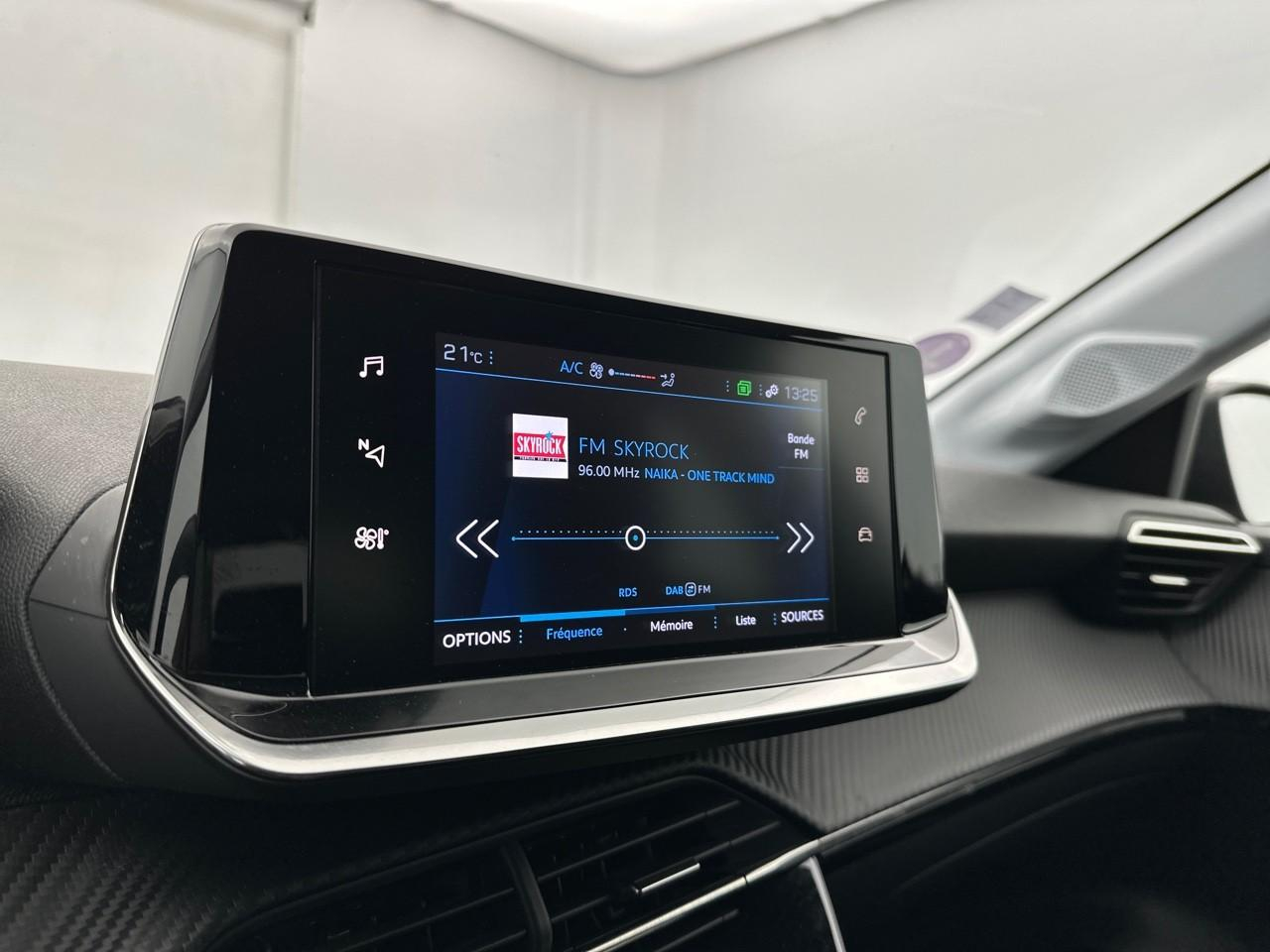 Peugeot 208 puretech 100 s&s bvm6 style — photo 22
