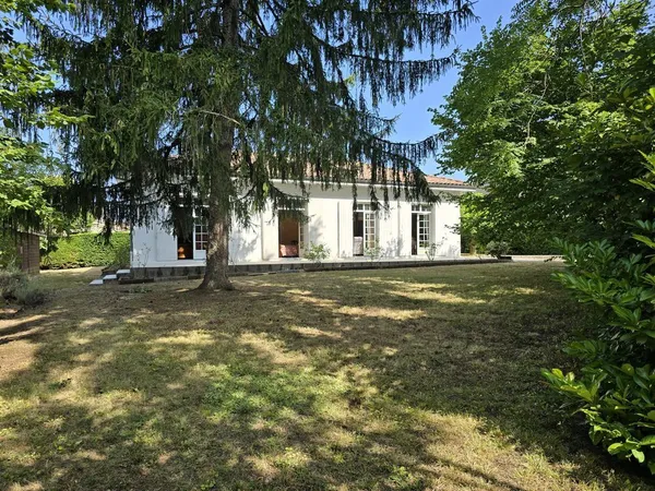 Belle maison de plein pied ctre ville Sauveterre de Guyenne