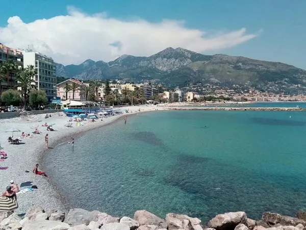 EXCLUSIVITÉ – ROQUEBRUNE-CAP-MARTIN VILLA/MAISON BORD DE MER