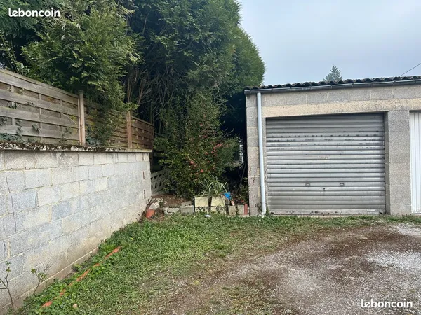 Garage et parcelle de terrain