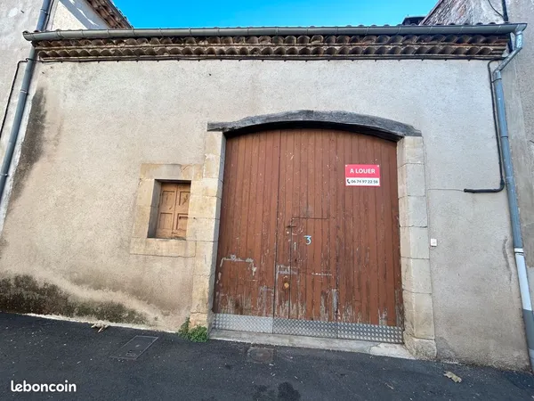 Grand garage
