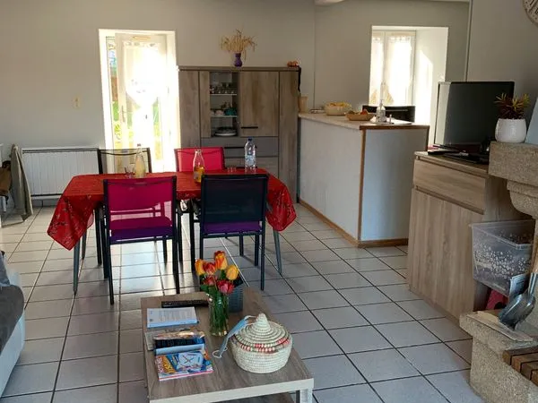 A louer F4 AVEC COUR ET JARDIN TRES ENSOLEILLE