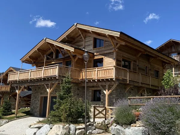 FONT-ROMEU - Splendide chalet en ossature bois à l'état du neuf de 221 m2 à vendre avec garage et te
