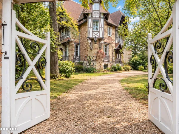 Propriété 9 pièces 214 m²