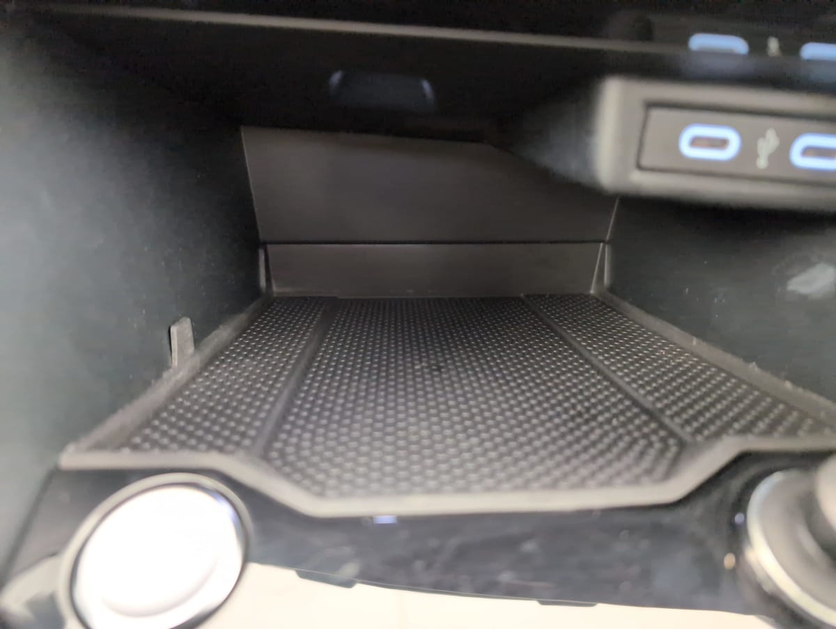 Volkswagen T-Roc — photo 21