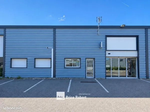 Local d'activité 440 m²