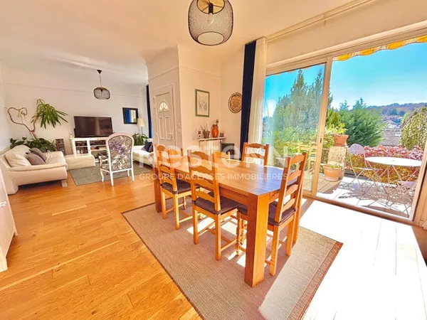 Maison rénovée avec vue dégagée - Vauhallan - 3 chambres - Sous-sol total - Terrain 633 m² - Terrass