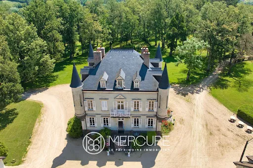 Château 25 pièces 1053 m²