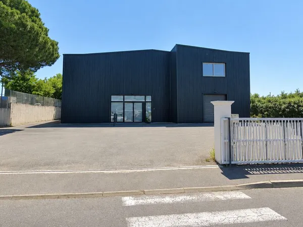 Local commercial 570 m² Fréjus