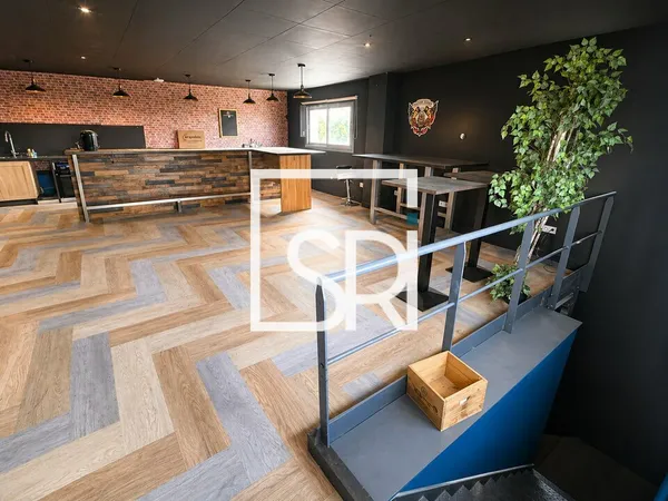 Local professionnel 150 m²