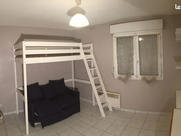Studio meublé avec garage, tram E